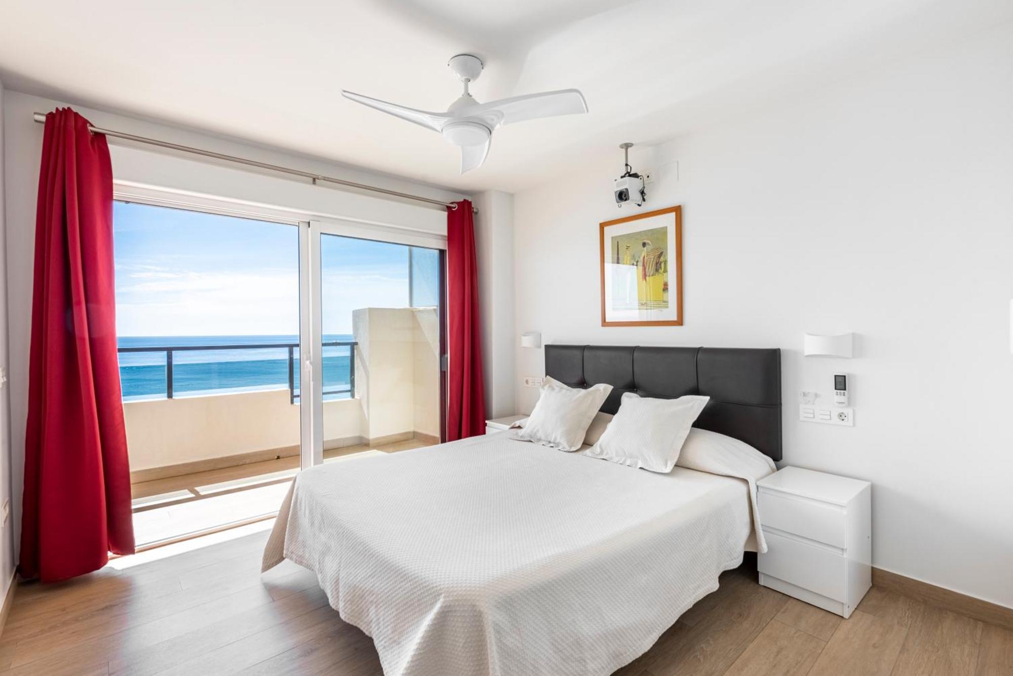 Beachfront -- New Luxury Apartment -- 1ª Linea Playa -- Fuengirola City Center -- Private Parking -- Panoramic Sea Views -- Екстер'єр фото