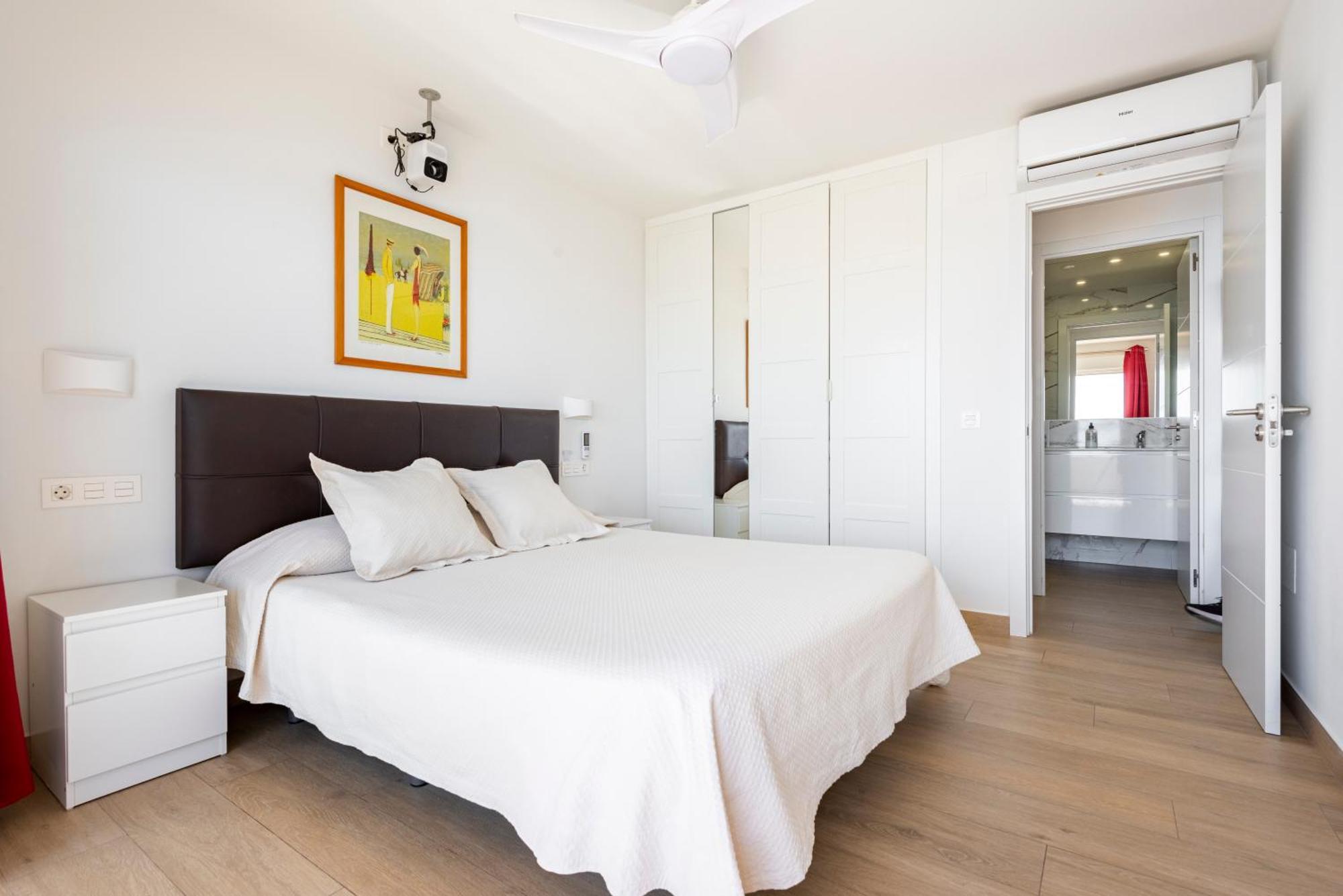 Beachfront -- New Luxury Apartment -- 1ª Linea Playa -- Fuengirola City Center -- Private Parking -- Panoramic Sea Views -- Екстер'єр фото