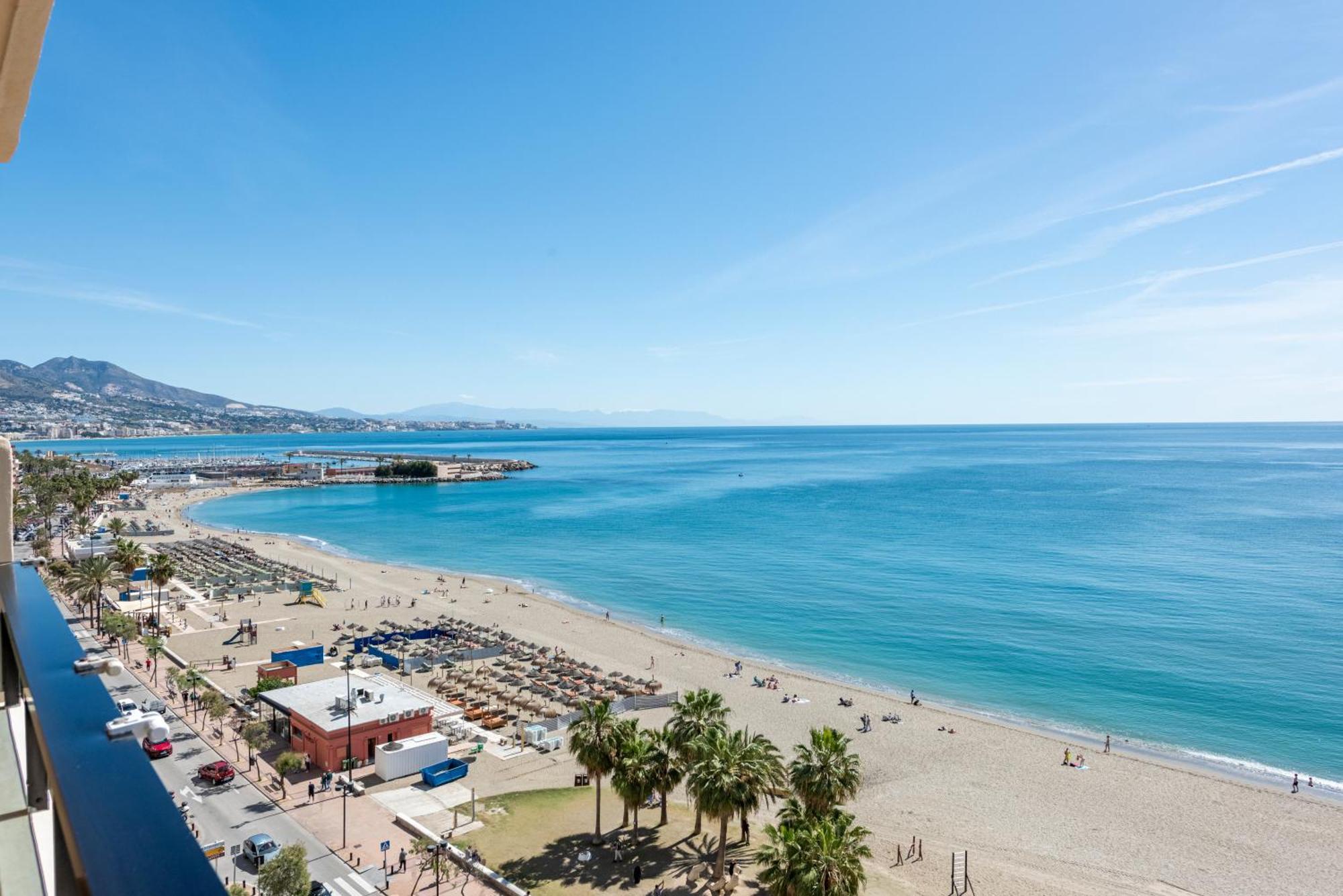 Beachfront -- New Luxury Apartment -- 1ª Linea Playa -- Fuengirola City Center -- Private Parking -- Panoramic Sea Views -- Екстер'єр фото